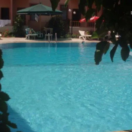 Suzanne Hotel